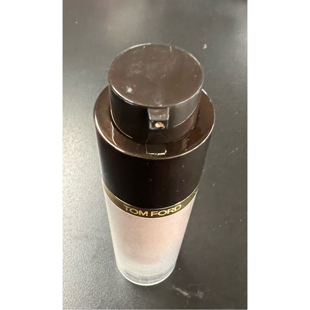 Tom Ford TRACELESS PERFECTING FOUNDATION in 2.0 Buff - Picture 3 of 3